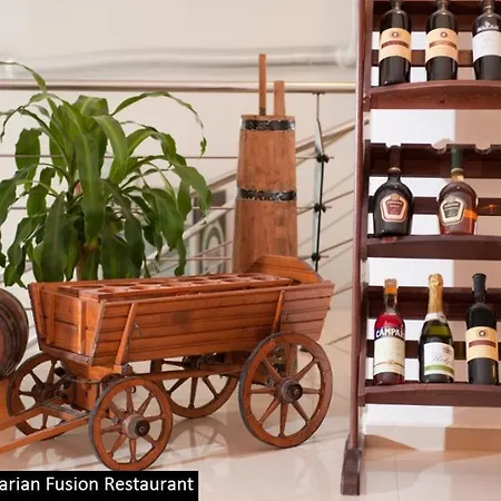 Colosseum 2 3* ساني بيتش