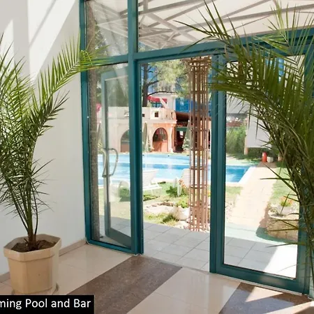 Colosseum 2 3* ساني بيتش