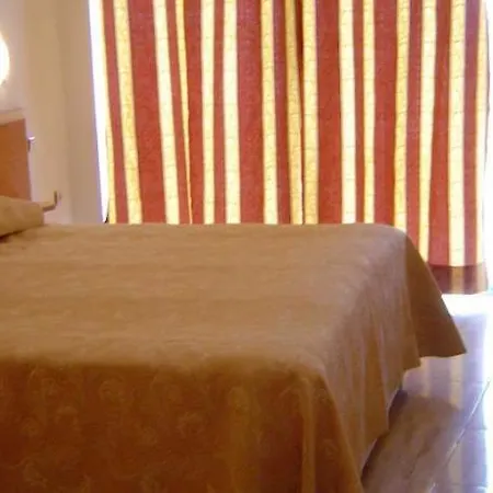 Colosseum 2 3* ساني بيتش