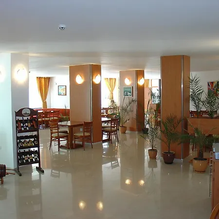 Colosseum 2 3* ساني بيتش