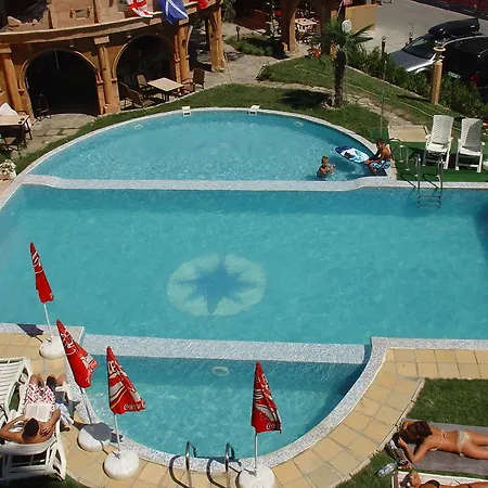 Colosseum 2 Aparthotel 3*